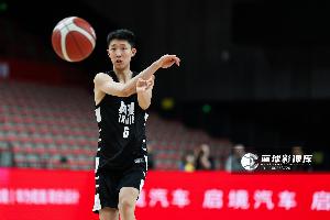 国青男篮中塞交锋：张宇辰闪耀，国青险胜对手展现实力