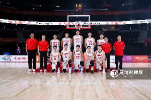 中国男篮半决赛对决日本，关键数据揭示胜负走向