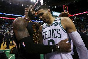 塔图姆激情解说：詹姆斯转会76人，NBA今夏引爆！